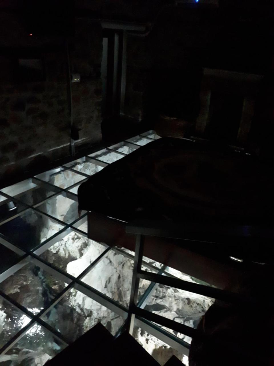 Nuci'S Home Glass Floor Tushemisht Buitenkant foto